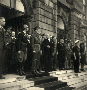 600828 Afbeelding van Prins Bernhard tijdens zijn bezoek aan de burgemeester van Utrecht, mr.dr. G.A.W. ter Pelkwijk, ...